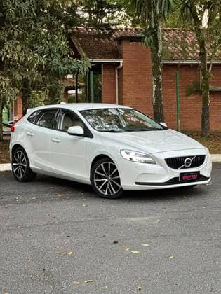 Carro 2.0 T4 MOMENTUM GASOLINA 4P AUTOMÁTICO
