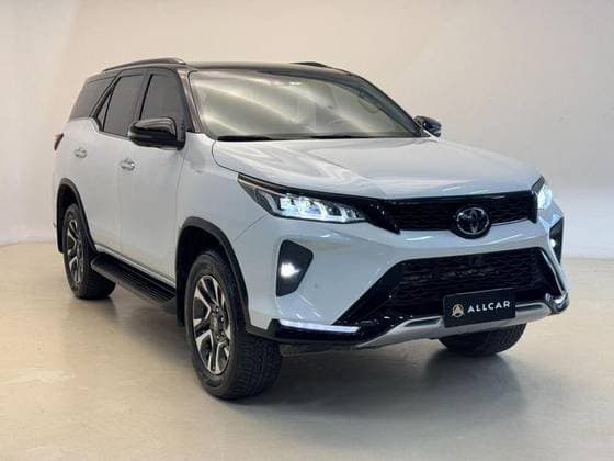 Carro 2.8 D-4D TURBO DIESEL DIAMOND 7L 4X4 AUTOMÁTICO