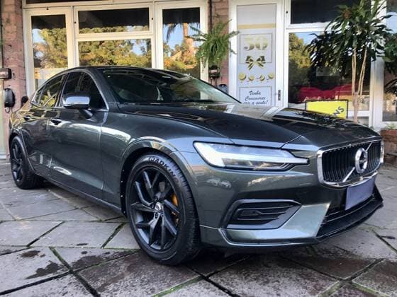 Carro 2.0 T4 MOMENTUM GASOLINA 4P AUTOMÁTICO