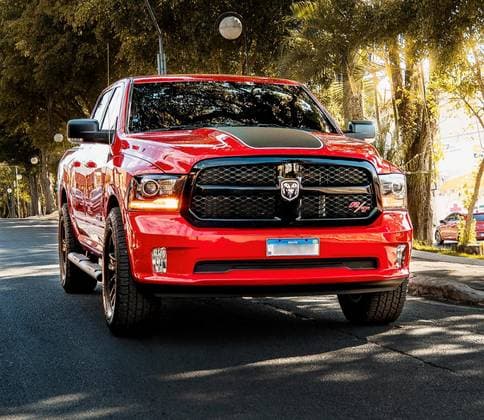 Carro 5.7 V8 GASOLINA REBEL CD 4X4 AUTOMÁTICO