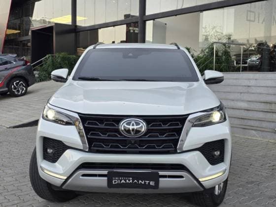 Carro 2.8 D-4D TURBO DIESEL SRX 7L 4X4 AUTOMÁTICO