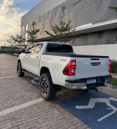 Carro 2.8 D-4D TURBO DIESEL CD SRX 4X4 AUTOMÁTICO
