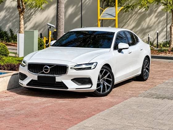 Carro 2.0 T4 MOMENTUM GASOLINA 4P AUTOMÁTICO