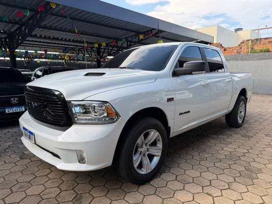 Carro 5.7 V8 GASOLINA LARAMIE CD 4X4 AUTOMÁTICO