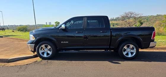 Carro 5.7 V8 GASOLINA LARAMIE CD 4X4 AUTOMÁTICO