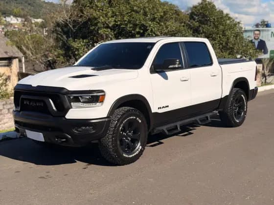 Carro 5.7 V8 GASOLINA REBEL CD 4X4 AUTOMÁTICO