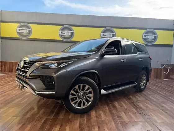 Carro 2.8 D-4D TURBO DIESEL SRX 7L 4X4 AUTOMÁTICO