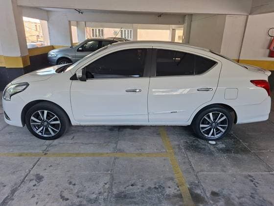 Carro 1.6 16V FLEXSTART UNIQUE 4P XTRONIC