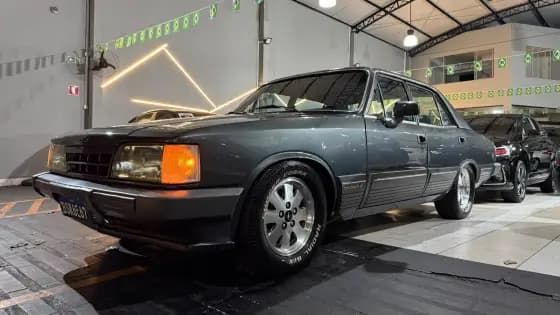 Carro 4.1 DIPLOMATA SE 12V ÁLCOOL 4P MANUAL