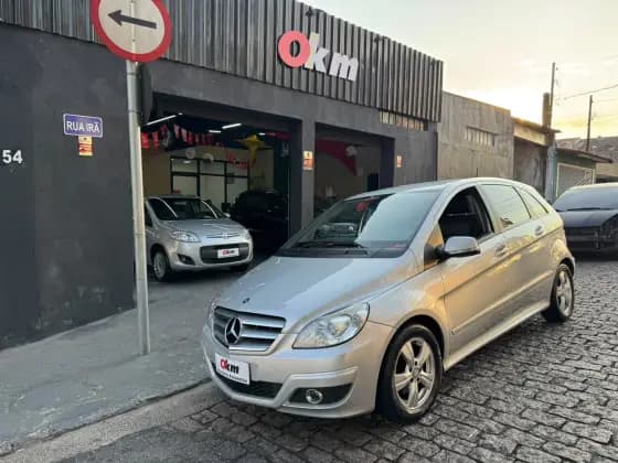 Carro 1.7 8V GASOLINA 4P AUTOMÁTICO