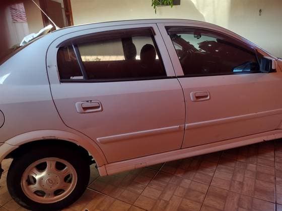 Carro 1.8 MPFI GL 8V ÁLCOOL 4P MANUAL