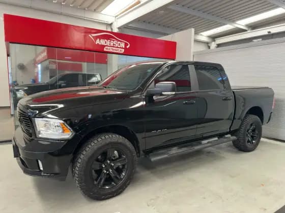 Carro 5.7 V8 GASOLINA LIMITED NIGHT EDITION CD 4X4 AUTOMÁTICO