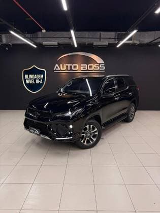 Carro 2.8 D-4D TURBO DIESEL SRX PLATINUM 4X4 AUTOMÁTICO
