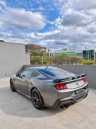 Carro 5.0 V8 GASOLINA DARK HORSE SELECTSHIFT