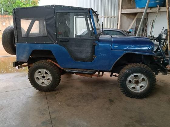 Carro CJ-5