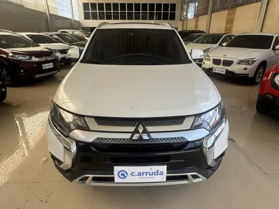 Carro 2.2 MIVEC DI-D DIESEL HPE-S AWD AUTOMÁTICO