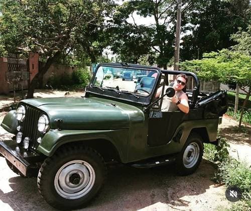 Carro CJ-5