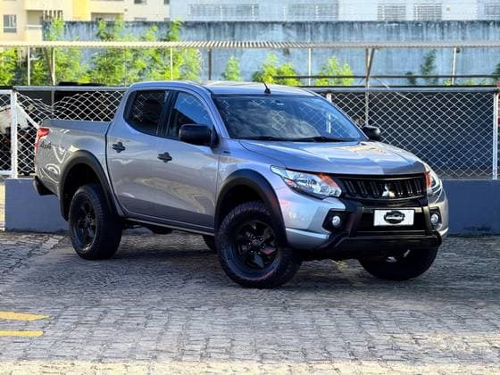 Carro 2.4 16V TURBO DIESEL OUTDOOR GLX CD 4X4 MANUAL