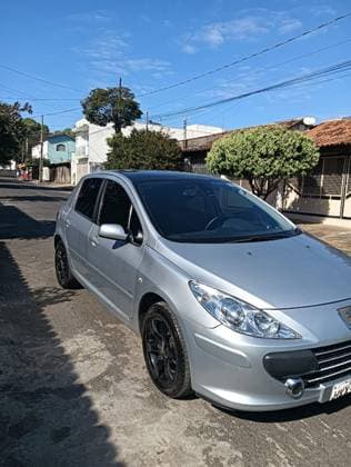 Carro 2.0 PRESENCE PACK SEDAN 16V FLEX 4P AUTOMÁTICO