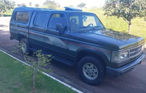 Carro 4.0 CUSTOM DE LUXE CD 8V DIESEL 4P MANUAL