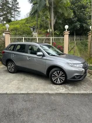 Carro 2.2 MIVEC DI-D DIESEL HPE-S AWD AUTOMÁTICO
