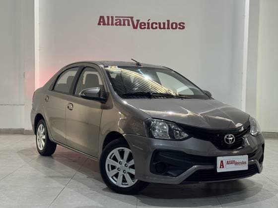 Carro 1.5 X PLUS SEDAN 16V FLEX 4P MANUAL