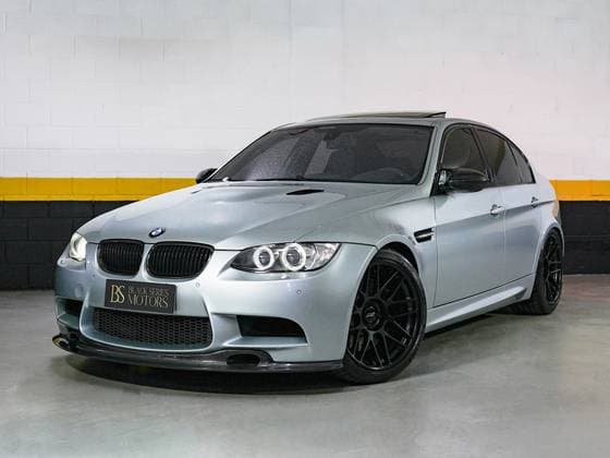 Carro 4.0 SEDAN V8 32V GASOLINA 4P AUTOMATIZADO