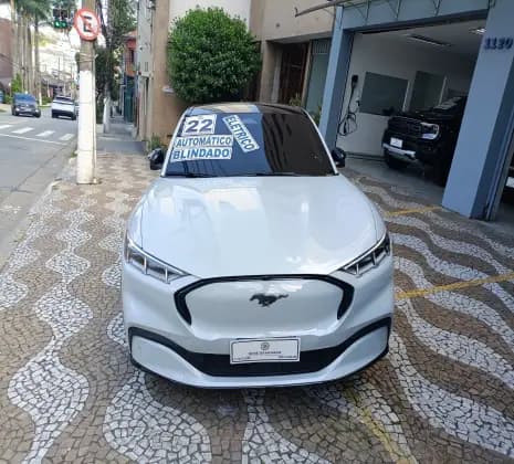 Carro 70 KW PREMIUM e-AWD ELÉTRICO
