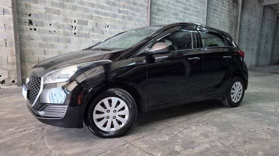Carro 1.0 UNIQUE 12V FLEX 4P MANUAL