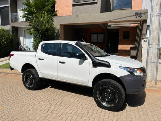 Carro 2.4 16V TURBO DIESEL SPORT GL CD 4P 4X4 MANUAL