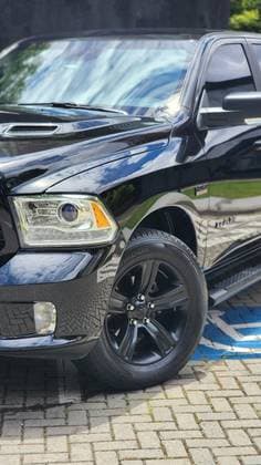 Carro 5.7 V8 GASOLINA LARAMIE NIGHT EDITION CD 4X4 AUTOMÁTICO