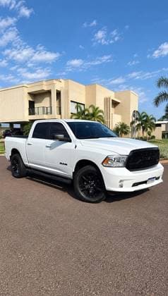 Carro 5.7 V8 GASOLINA LARAMIE NIGHT EDITION CD 4X4 AUTOMÁTICO