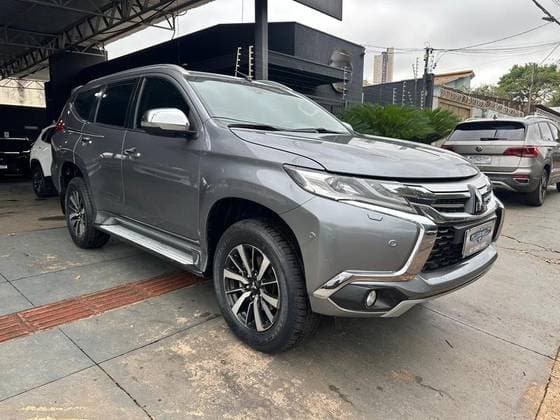 Carro 2.4 16V MIVEC TURBO DIESEL HPE AWD AUTOMÁTICO
