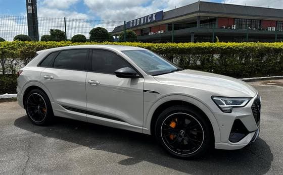 Carro ELÉTRICO PERFORMANCE BLACK QUATTRO