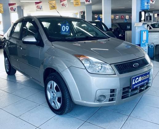 Carro 1.6 MPI CLASS SEDAN 8V FLEX 4P MANUAL
