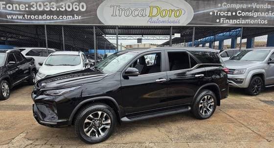 Carro 2.8 D-4D TURBO DIESEL SRX PLATINUM 7L 4X4 AUTOMÁTICO