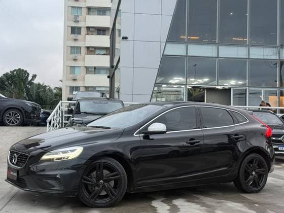Carro 2.0 T5 R-DESIGN GASOLINA 4P AUTOMÁTICO