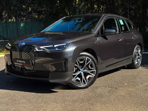 Carro ELÉTRICO XDRIVE40