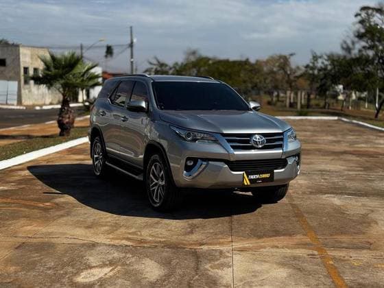 Carro 2.8 SRX 4X4 7 LUGARES 16V TURBO INTERCOOLER DIESEL 4P AUTOMÁTICO