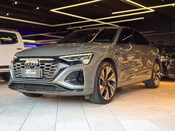 Carro 55 ELÉTRICO SPORTBACK PERFORMANCE BLACK QUATTRO