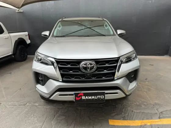 Carro 2.8 D-4D TURBO DIESEL SRX 7L 4X4 AUTOMÁTICO