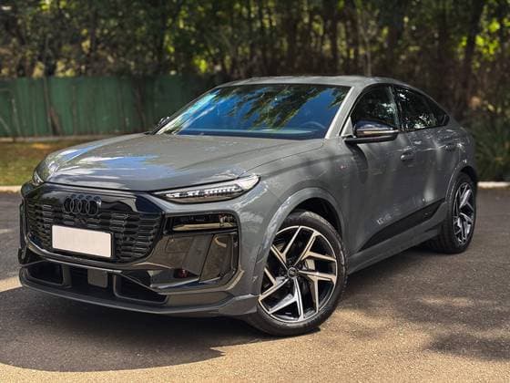 Carro 100 KW ELÉTRICO SPORTBACK PERFORMANCE BLACK QUATTRO
