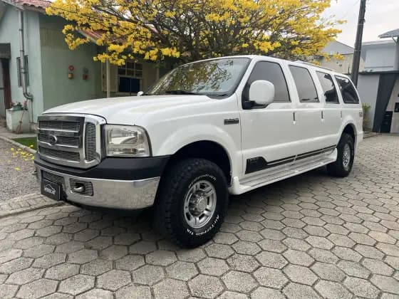 Carro 3.9 TROPIVAN PLUS TURBO INTERCOOLER DIESEL 4P MANUAL