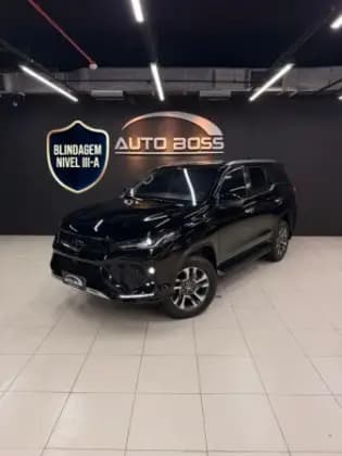 Carro 2.8 D-4D TURBO DIESEL SRX PLATINUM 7L 4X4 AUTOMÁTICO
