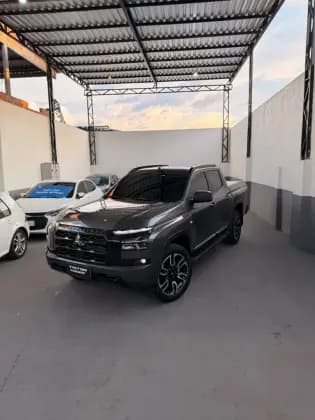 Carro 2.4 BITURBO DIESEL CD TARMAC 4X2 AUTOMÁTICO