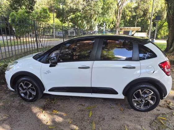 Carro 1.6 VTI 120 FLEX URBAN TRAIL EAT6
