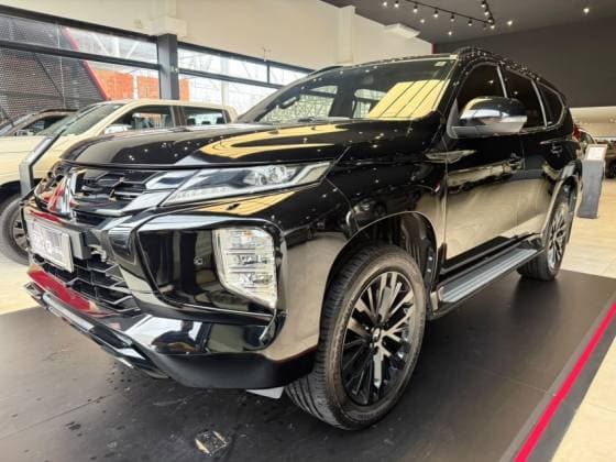 Carro 2.4 16V MIVEC TURBO DIESEL LEGEND BLACK AWD AUTOMÁTICO