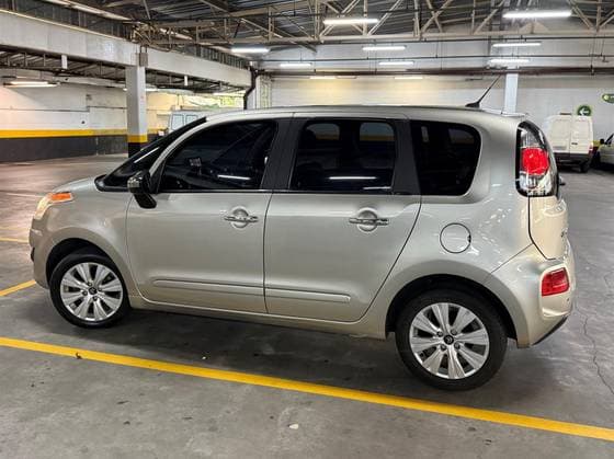 Carro 1.6 FLEX EXCLUSIVE MANUAL