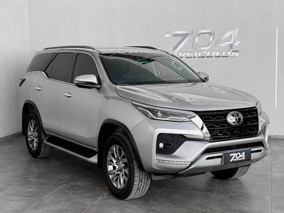 Carro 2.8 D-4D TURBO DIESEL SRX 7L 4X4 AUTOMÁTICO