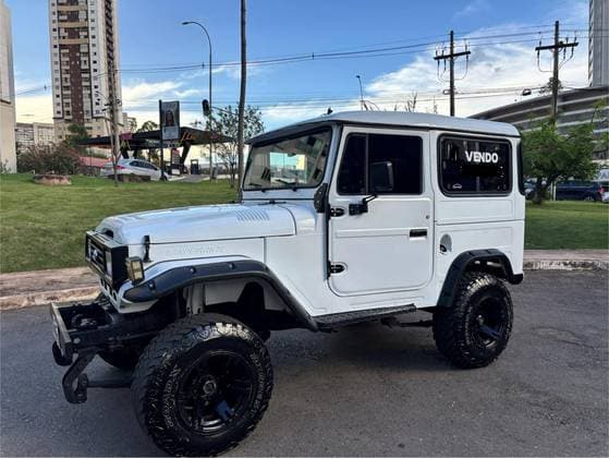 Carro 3.7 BJ55LP-B 4X4 CS DIESEL 2P MANUAL